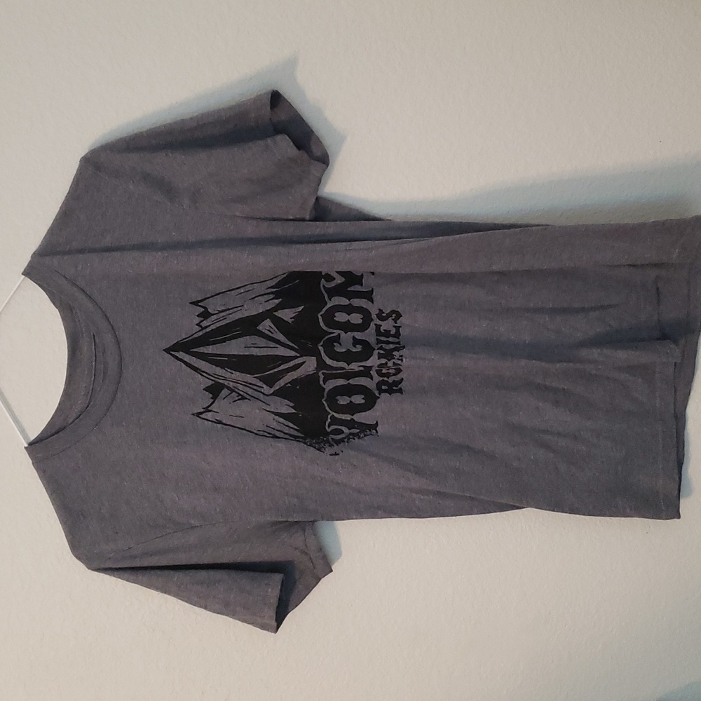 Gray shirt sleeved tee-shirt